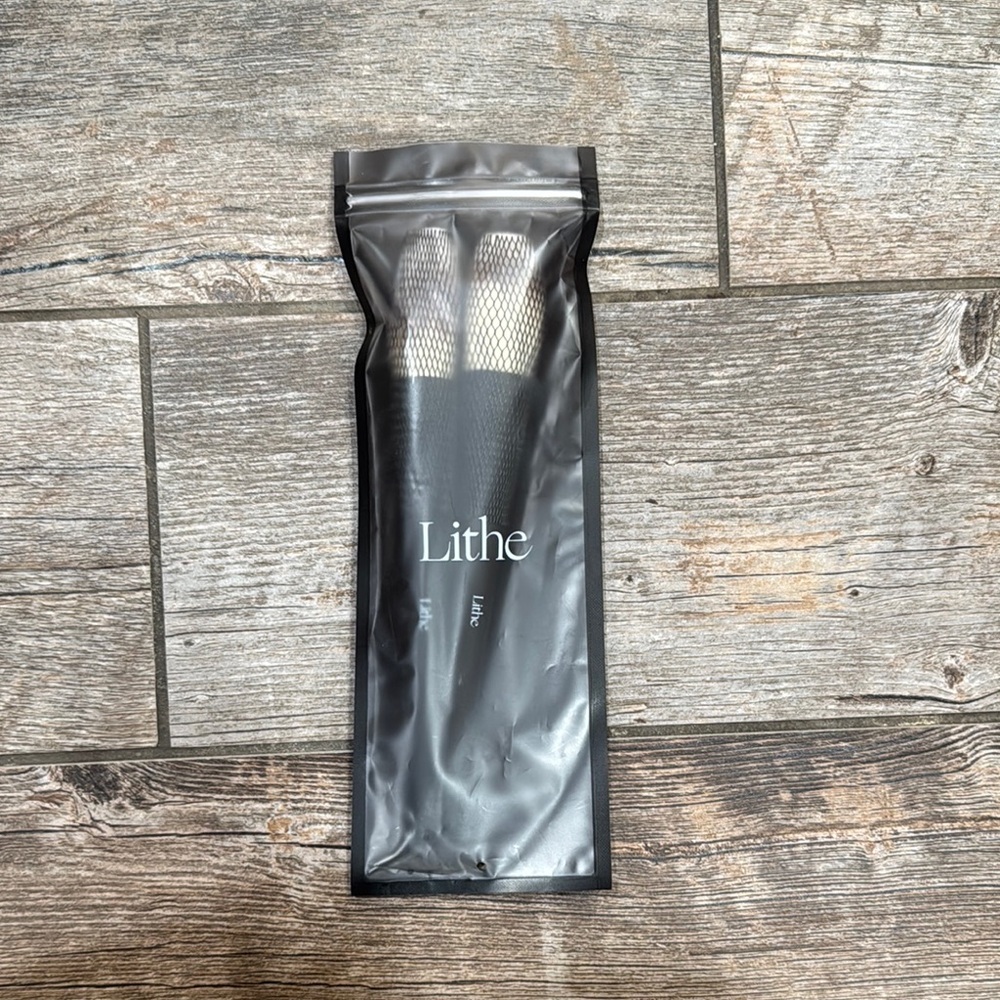 Lithe Black and White Makeup Brushes Set​